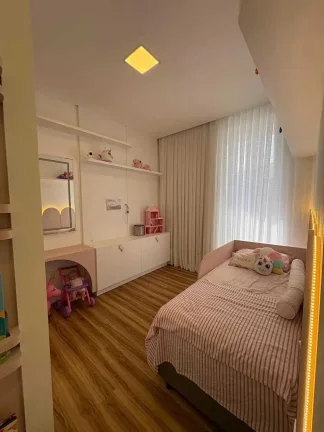 Imagem Casa mobiliada no Condomínio Caledônia com 3 suítes e 6 vagas de garagem em Camboriú/Sc
