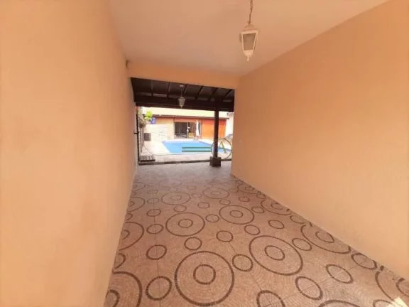 Imagem Casa térrea de alto padrão à venda em Peruíbe, com edícula sendo 2 suítes