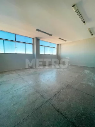 Imagem Prédio comercial com 3 andares para locação na Av. Monsenhor Ângelo Sampaio