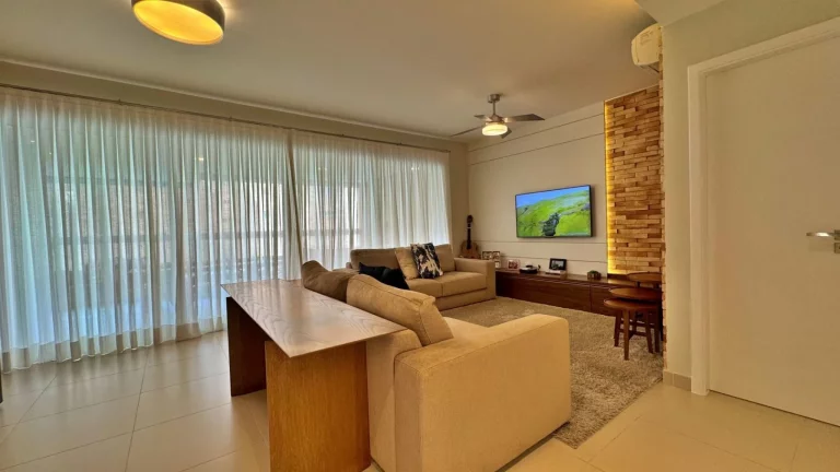 Imagem Apartamento pé na areia à venda na Riviera de São Lourenço Módulo 07: 3 quartos, 3 suítes, 3 salas, 3 vagas de garagem - 161,85m².