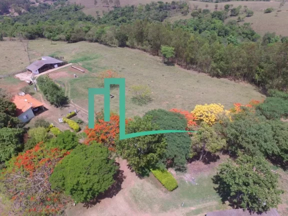 Imagem Fazenda à venda em Capetinga-MG na Zona Rural: 2 quartos, 1 sala, 1 banheiro, 1 vaga de garagem.