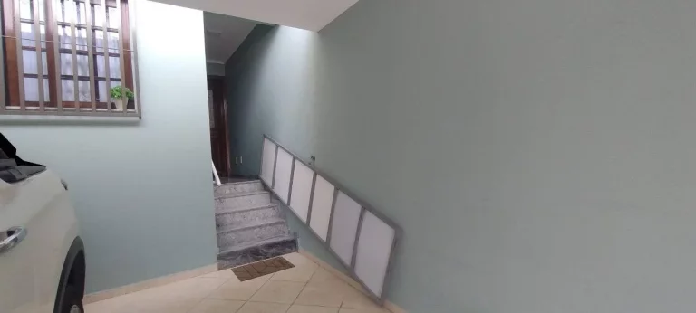 Imagem Sobrado com 224 m² 3 Dormitorios sendo 1 Suite e 2 Vagas de Garagens