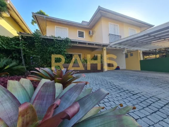 Uma bela casa com 4 quartos sendo 3 suítes, ficam no imóvel splits, sala ampla, sala de Tv, cozinh...