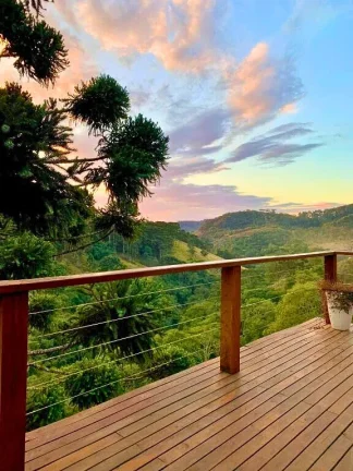 Imagem Studio Loft em Gonçalves: Design, Silêncio e Vista Privilegiada