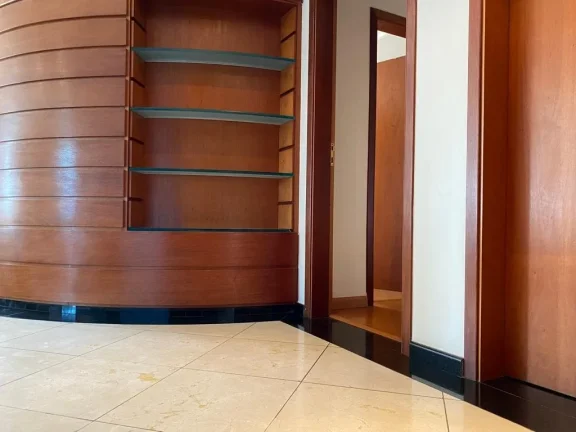 Imagem Apartamento 222 M², 1 por andar, 4Q, 4 Suítes, 6 Banheiros, 3 Vagas, Varanda, Lavabo, Piscina, Salão de Festas, Vista 360º protegida.