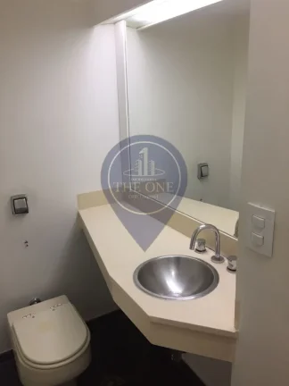 Imagem Aluguel de Casa no Itaim Bibi: 3 quartos, 1 suíte, 2 salas, 2 banheiros, 2 vagas de garagem, 150 m² - São Paulo-SP