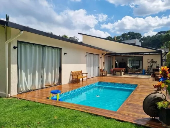 Imagem TÉRREA, 3 suítes, piscina, em rua fechada no Miolo da Granja!