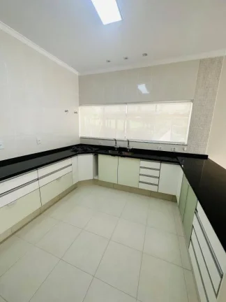 Imagem Linda casa no Jd. das Palmeiras