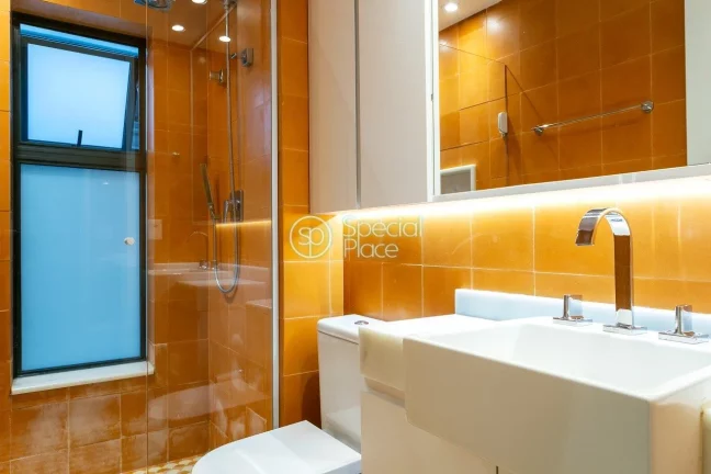 Imagem Apartamento com 2 dormitórios sendo uma suíte, escritório, cozinha americana, sala de TV, área g...