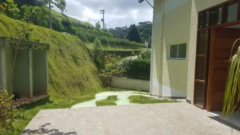 Imagem Oportunidade!! Casa nova em condomínio a venda em Campos do Jordão-SP