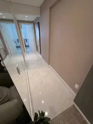 Imagem Apartamento mobiliado com 2 dormitórios e 1 vaga de garagem na Av. Atlântica em Balneário Camboriú