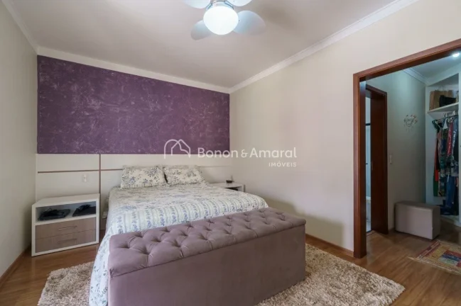 Imagem Encantador sobrado em um dos condomÃ­nios mais desejados da regiÃ£o.
Com 3 dormitÃ³rios, sendo 1 suÃ...