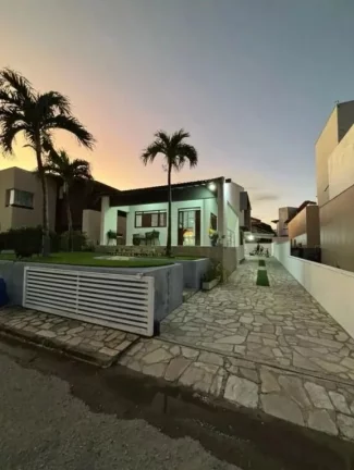 Viva com Conforto e Segurança a Poucos Minutos do Mar – Casa no Cabo Branco Privê à Venda