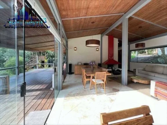 Imagem Casa LINDA TÉRREA! Impecável. Elementos rústicos! 3 suítes. Terreno 2.500m²
