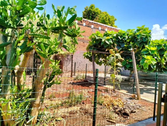 Imagem Imperdível: Casa à venda em Foz do Iguaçu-PR, bairro Jardim Bandeirantes, 3 quartos, 2 salas, 2 banheiros, 3 vagas, 142,39 m².