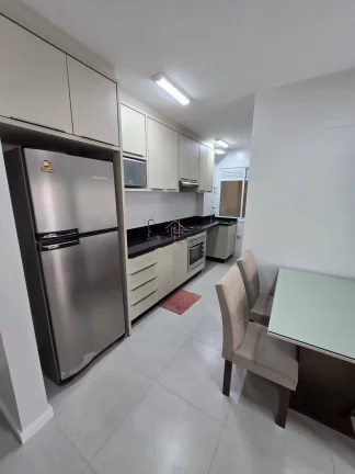 Apartamento em andar alto, MOBILIADO, com dois dormitórios na Pedra Branca!