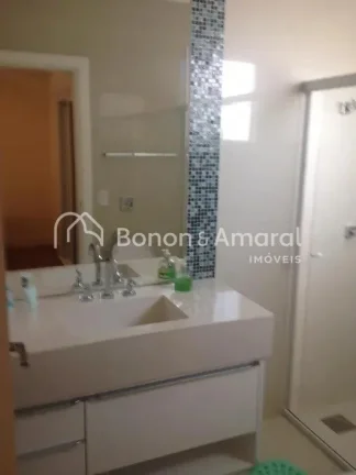 Imagem Descubra essa espaçosa residência de 374 m², cuidadosamente projetada para oferecer conforto e es...