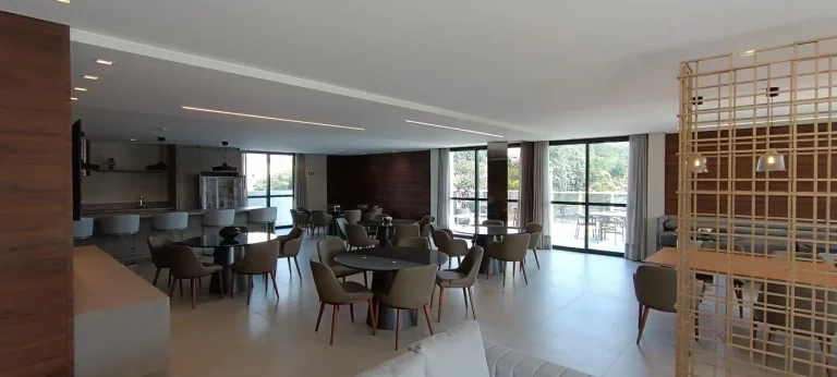 Imagem Apartamento no Cabral - 3 dormitórios - 101 m2. Sacada. Novo