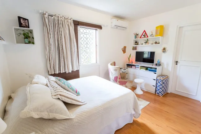 Imagem Sobrado Jardim Prudência - 200M², 3 Dorms, 1 Vaga, Lareira, Quintal, Split, Armários.