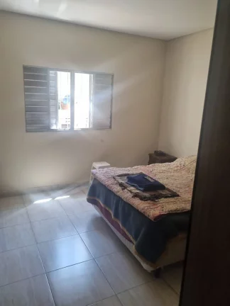 Imagem VENDO LINDA CASA TÉRREA NO BAIRRO CAMPO GRANDE!