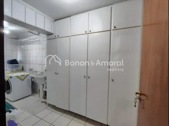 Imagem Linda casa à venda em Valinhos, situada em um condomínio tranquilo e com excelente localização. ...