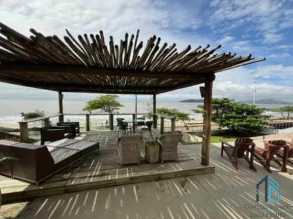 Imagem Casa frente Mar duas frentes, com 6 Suítes, 450m2 de área construída em Piçarras SC