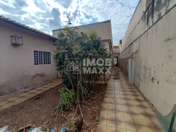Imagem Casa à venda em Taguatinga Norte: 280m², 3 quartos, 1 suíte, 3 banheiros. Oportunidade por R$700 mil!