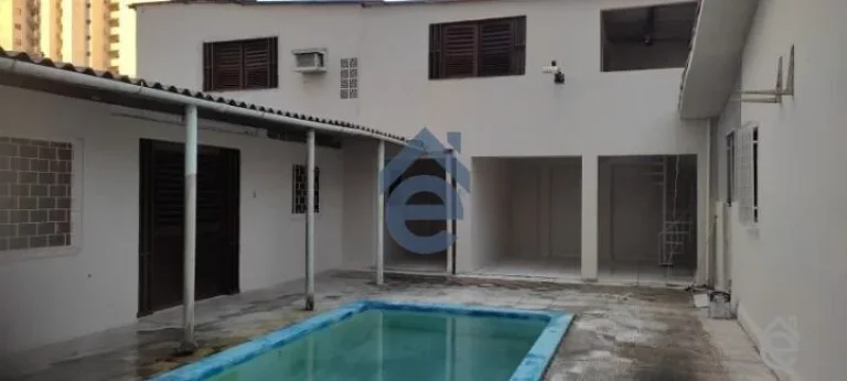 Imagem Casa à venda na Gruta de Lourdes,8/4, sendo 3 suítes, piscina, 450m², excelente