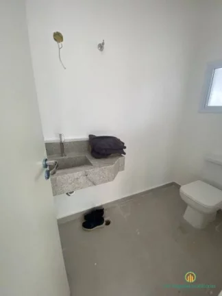 Imagem Casa nova, clean, 4 dormitorios, suítes com piscina em condomínio