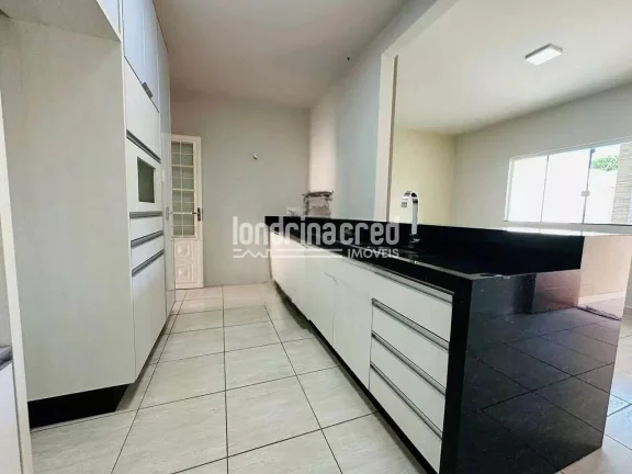 Imagem Casa à Venda no Conjunto Alexandre Urbanas – 2 Quartos (1 Suíte), Cozinha Planejada, Sala com Painel e Espaço com Infra para Churrasqueira!