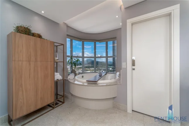 Imagem Apartamento Frente Mar para Venda em Balneário Camboriú, CENTRO, 4 dormitórios, 4 suítes, 6 banheiros, 4 vagas