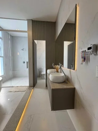 Imagem Casa mobiliada no Condomínio Caledônia com 3 suítes e 6 vagas de garagem em Camboriú/Sc