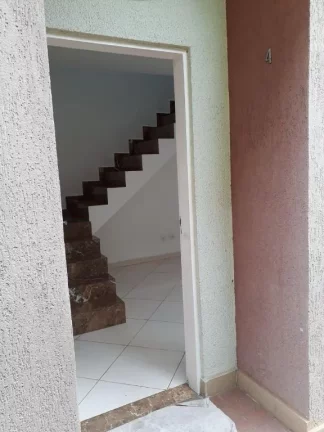 Imagem Sobrado com 2 dormitórios à venda, 71 m² por R$ 246.000,00 - Vila Figueira - Suzano/SP