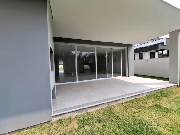 Imagem Casa Alto Padrão! Então você já sonhou em morar lá! Florianópolis ganhou este mágico lugar, o espetacular condomínio fechado. Venha morar no campo do lado da cidade!