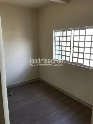 Imagem Casa sozinha no terreno na região norte de Londrina com 3 quartos, área gourmet, 2 vagas de garagem e excelente localização