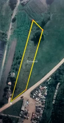 Terreno com 1600 m²