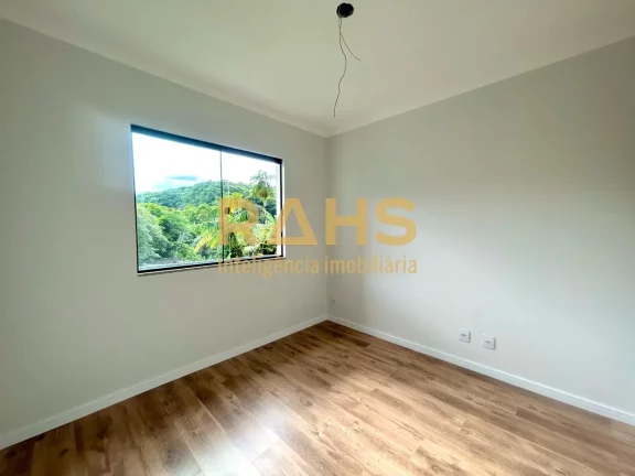 Imagem Ótimo sobrado geminado localizado no bairro Glória, próximo a Panificadora Blupão. Conta com 117...