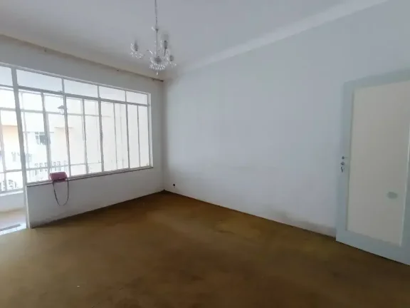 Imagem Casa com Excelente Localização no Centro de Barbacena. Ideal para Clínicas ou Residencial