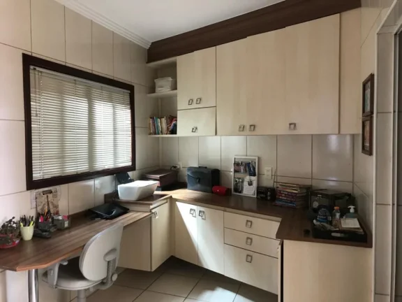 Imagem Imperdível! Casa à venda em Sorocaba-SP, no bairro Wanel Ville, com 3 quartos, 1 suíte, 2 salas, 1 banheiro, 3 vagas de garagem e 219m².