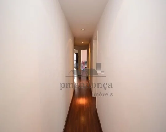 Imagem Lindo apartamento totalmente reformado, com living para 2 ambientes, 3 suítes repletas de armários...