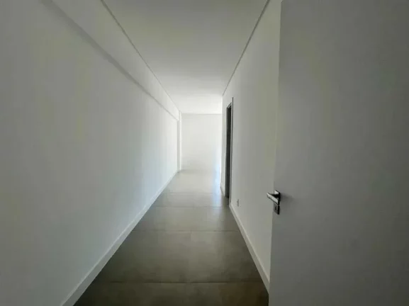 Imagem Apartamento com 3 dormitórios sendo 3 suítes e 4 vagas no bairro Cacupé em Florianópolis/SC