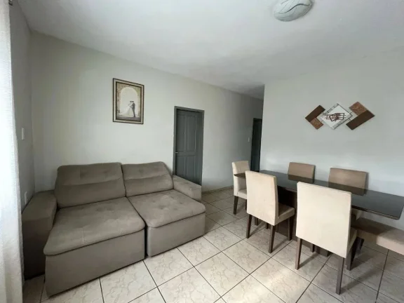 Imagem Casa Ampla e Segura com Grande Área Externa e Horta – 3 Quartos e Vagas para 4 Carros!
