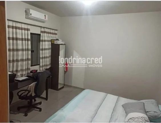 Imagem Ótima casa no Jardim Neman Sahyun com 3 quartos sendo 01 suíte, sala, cozinha americana, banheiro social, com 155 metros de construção.