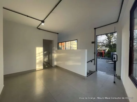Imagem Linda loja no melhor ponto comercial da Granja Viana Na cara do Alphaville