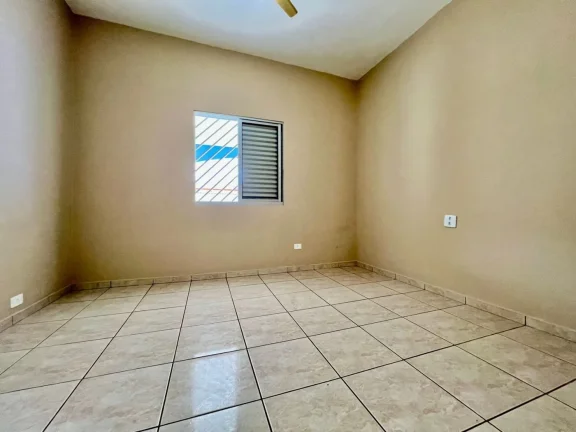 Imagem Casa para Venda em Praia Grande, Caiçara, 2 dormitórios, 1 suíte, 3 banheiros, 3 vagas
