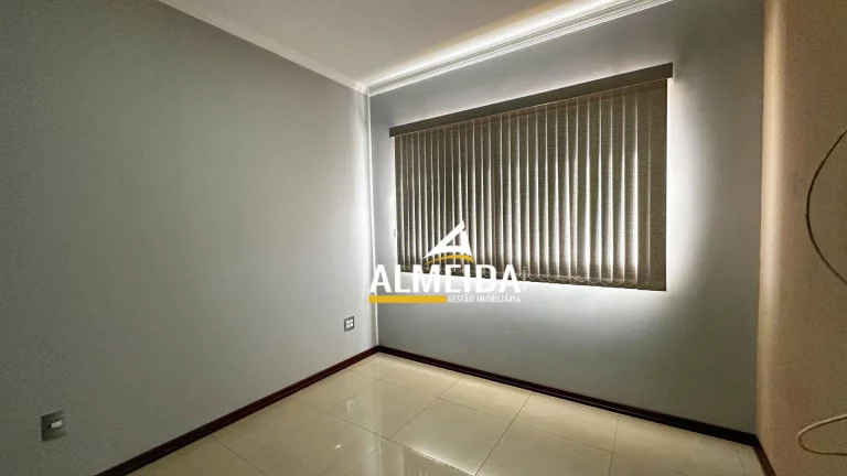 Imagem Casa com 3 dormitórios para alugar, 450 m² por R$ 3.825,00/mês - Vila Saibreiro - Rio Claro/SP