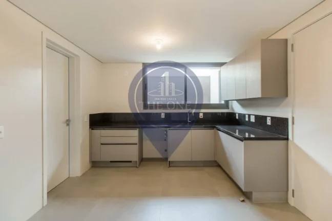 Imagem Luxuosa casa à venda em São Paulo-SP, Alto de Pinheiros: 4 quartos, 4 suítes, 5 banheiros, 6 vagas, 371 m². Imperdível!