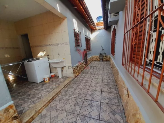 Imagem Casa ideal para quem gosta de aproveitar áreas externas . Beira Rio, Guaratinguetá