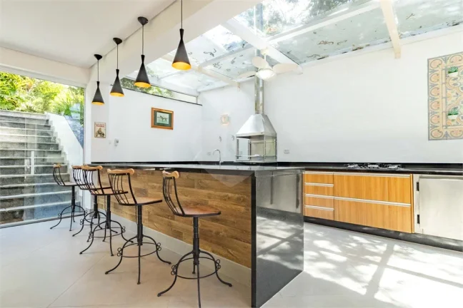 Imagem Casa à venda com 7 quartos, sendo 5 suítes, em Jardim Guedala, São Paulo - SP