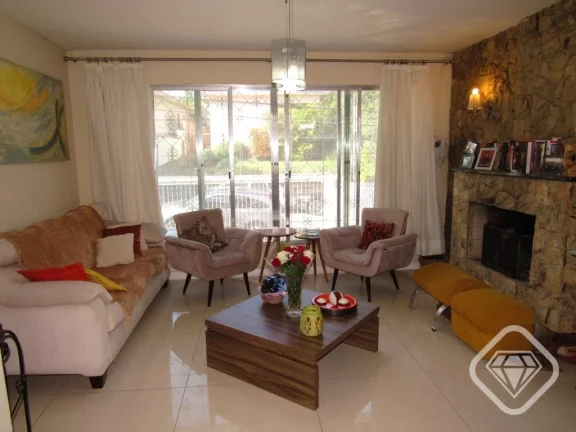Imagem Residência ampla e charmosa no coração da Tristeza!

Brilhante Imóveis vende uma bela casa semi ...